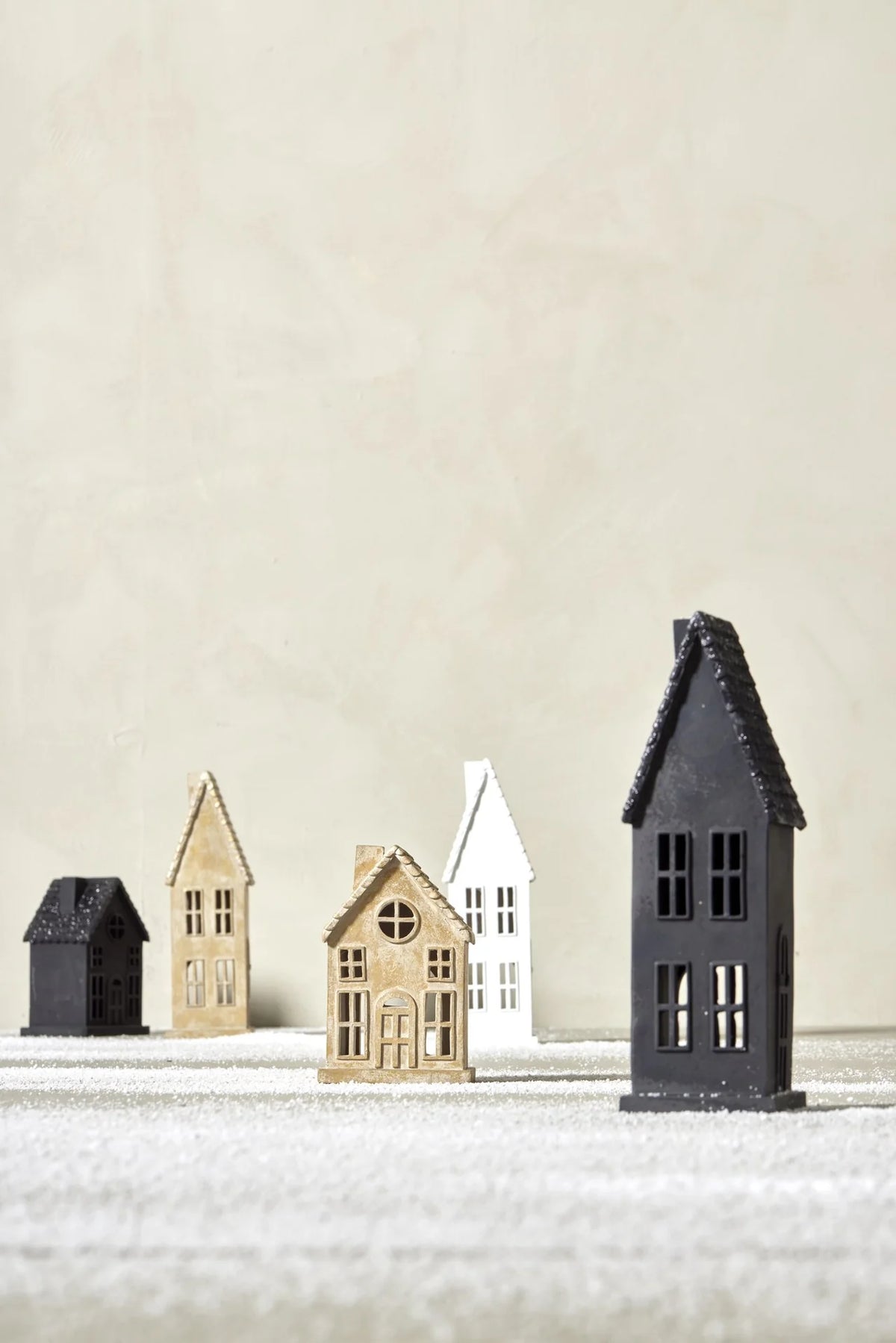 Decorative House - Black, 17 cm