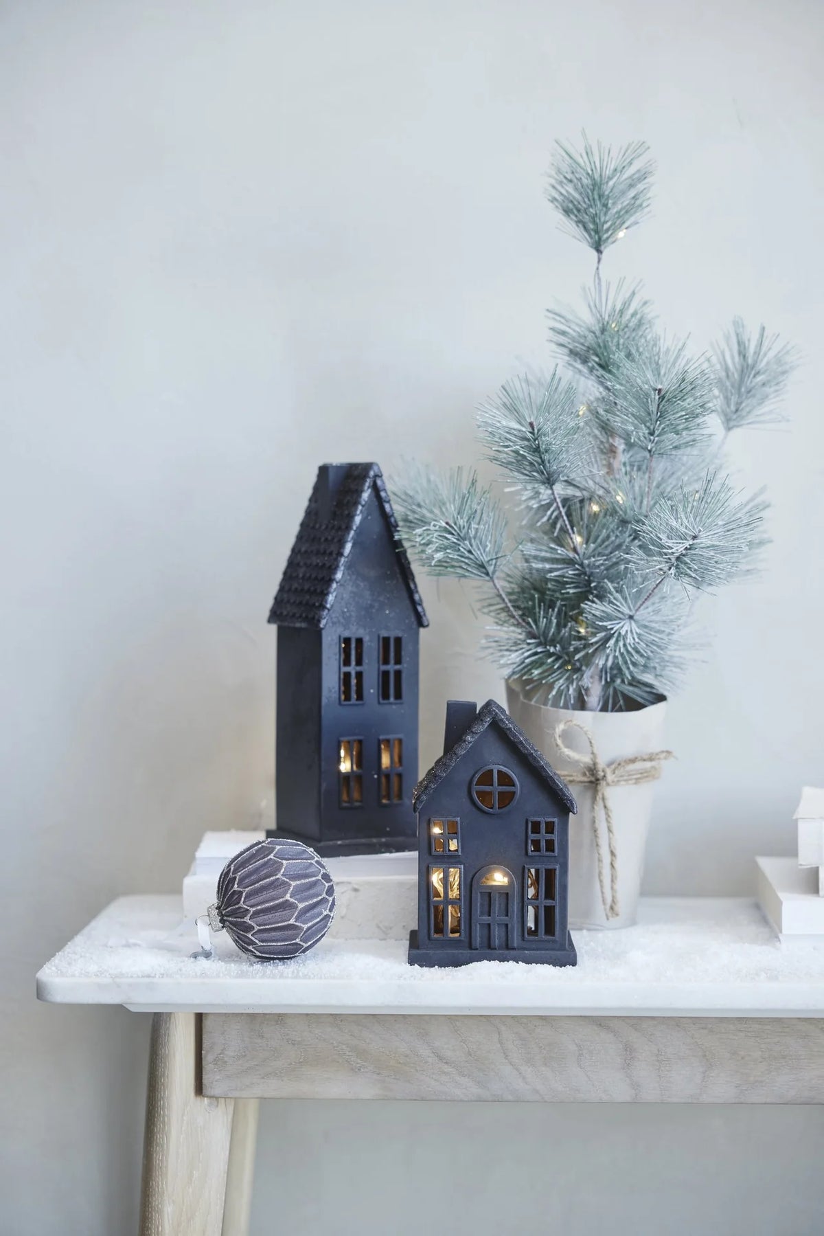 Decorative House - Black, 17 cm